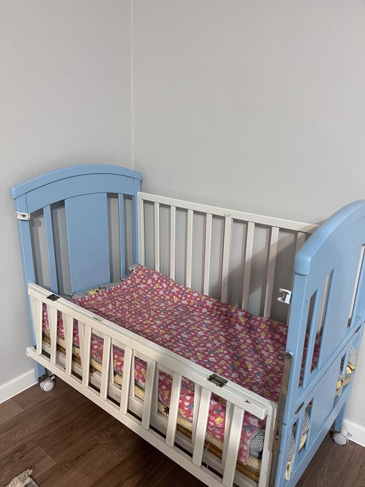 Детская кроватка