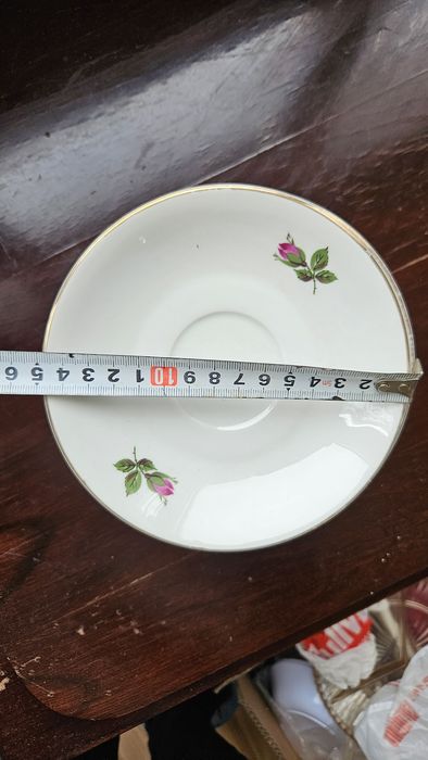 Десртни порцеланови чинии