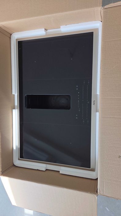 Чисто нов индукционен плот с вграден аспиратор AEG CCE84751XB
