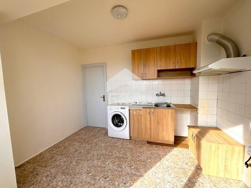 Южна гарсониера за продажба, в кв. Трошево, в близост до Мол Варна