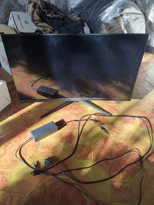 Monitor Xtech 27talidan sal kotaro yengi 2-3 oy ishlagan