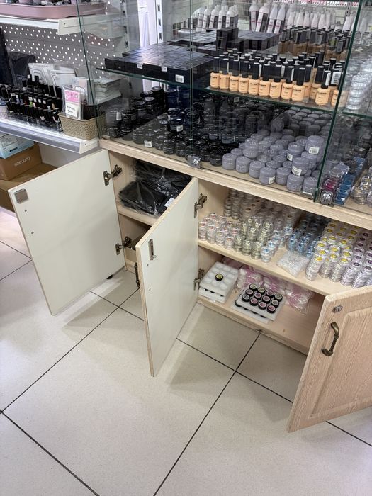 Шкаф-витрина , 3х дверный