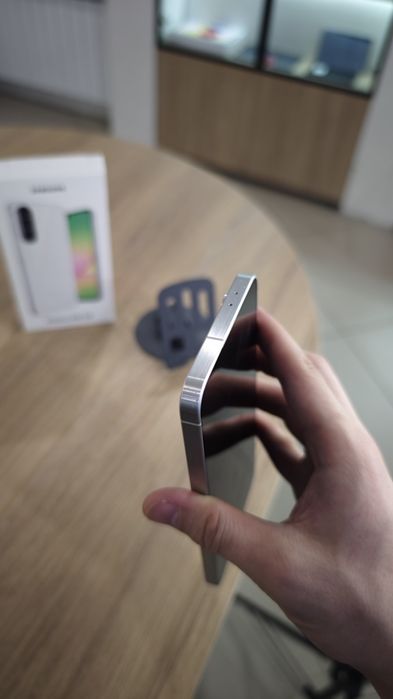 Samsung A56 | 128GB | Apple Room