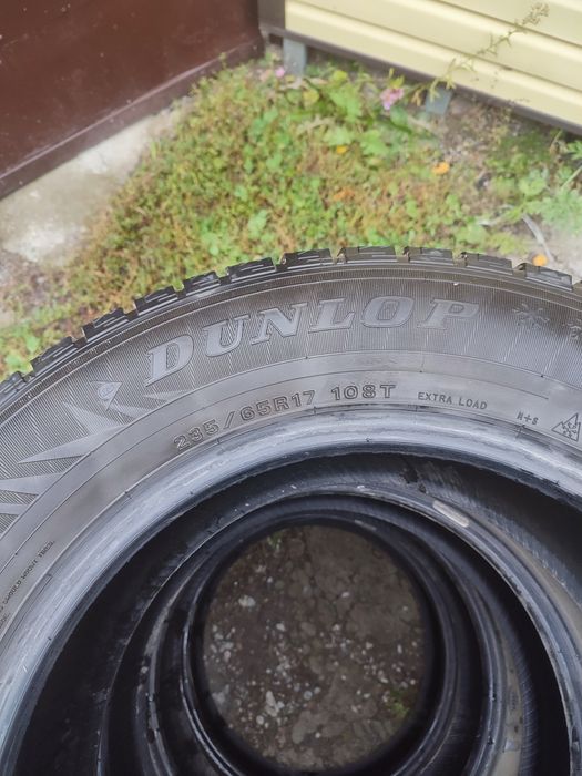 Продам шины зимние 235/65/17