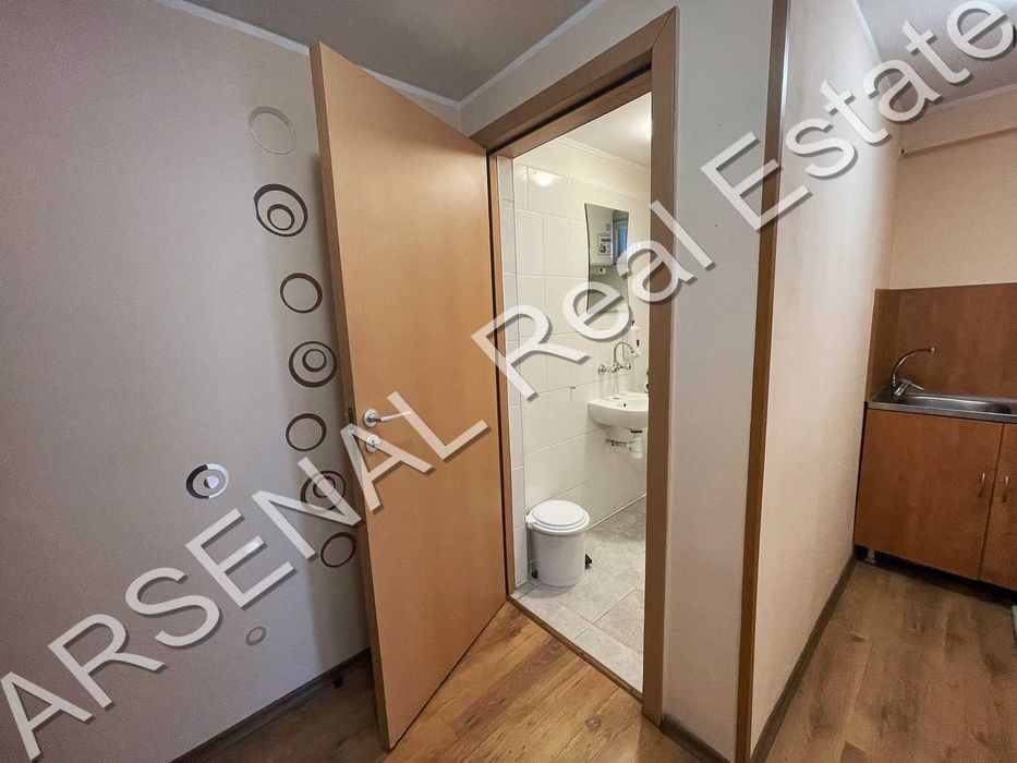 Офис под наем, Център