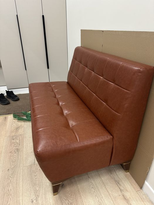 Диван коричневый