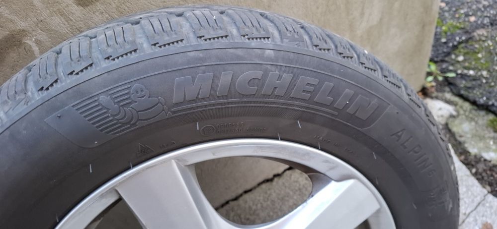 Jante aliaj 15" cu anvelope michelin alpin 6 iarna