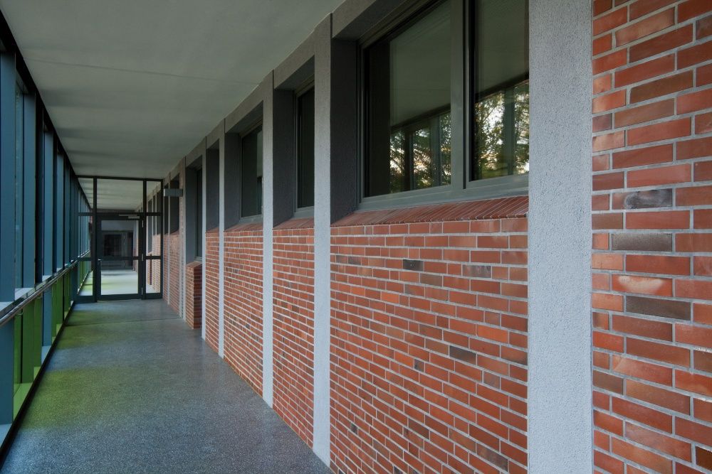 Клинкерная плитка (фасад, двор) и черепица из керамики пр-ва Германия