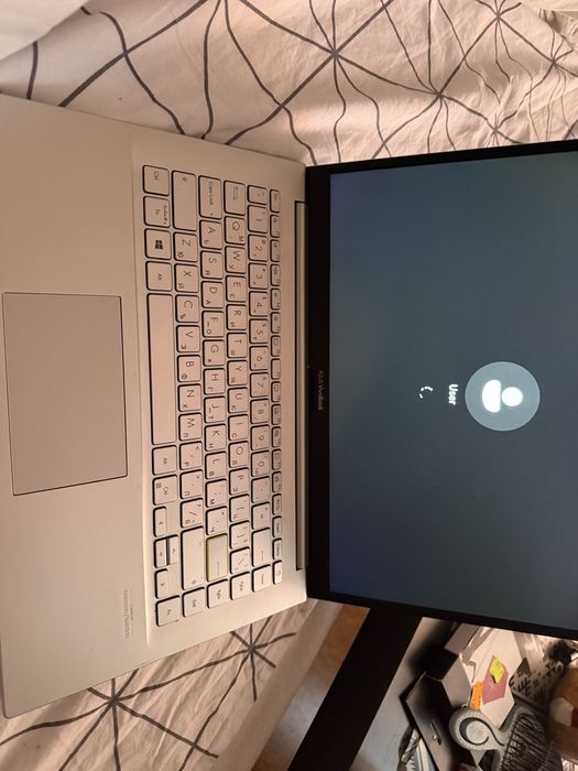 Asus VivoBook продавам