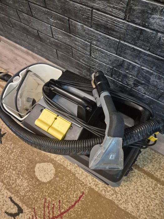 Моющий пылесос Karcher puzzi 10