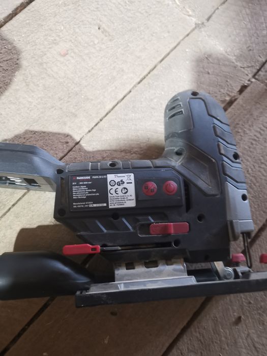 Fierăstrău electric pe acumulator Parkside