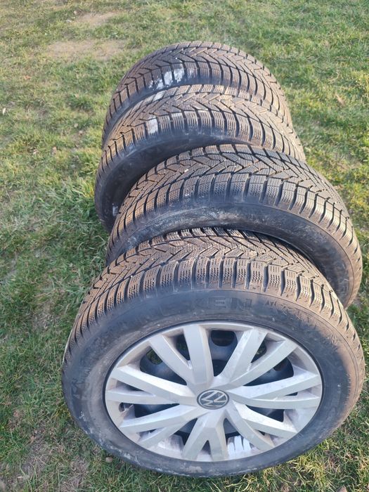 Vând 4 cauciucuri garantate pe genti de tabla Nexen