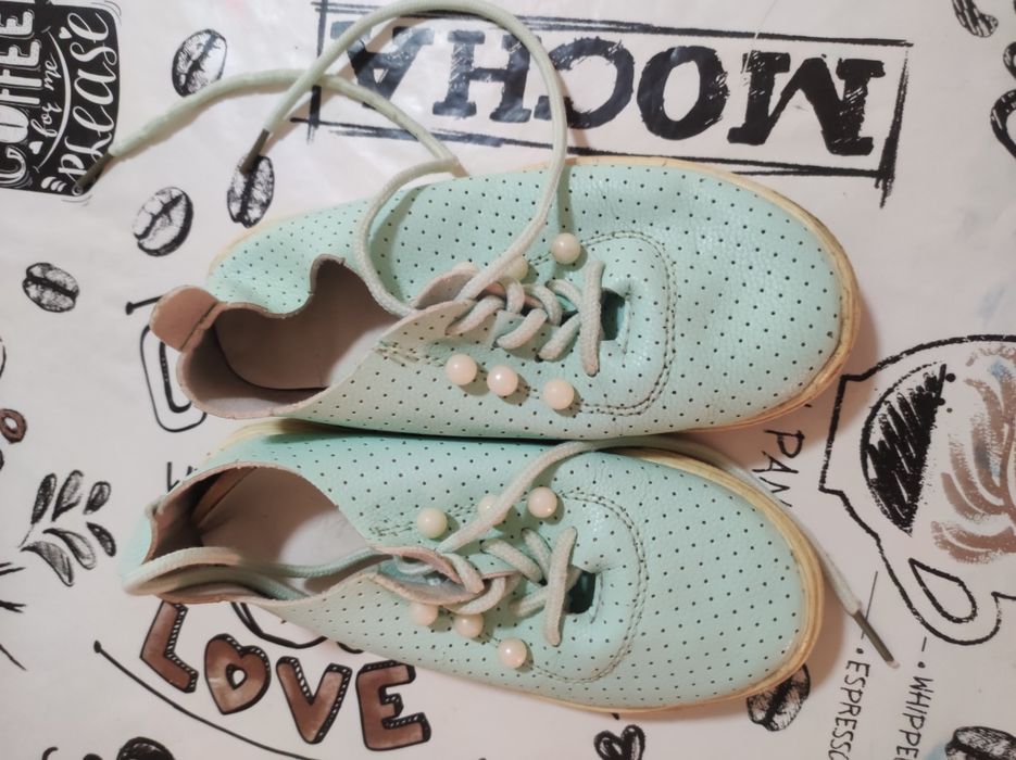 Продам кросовки для девочки