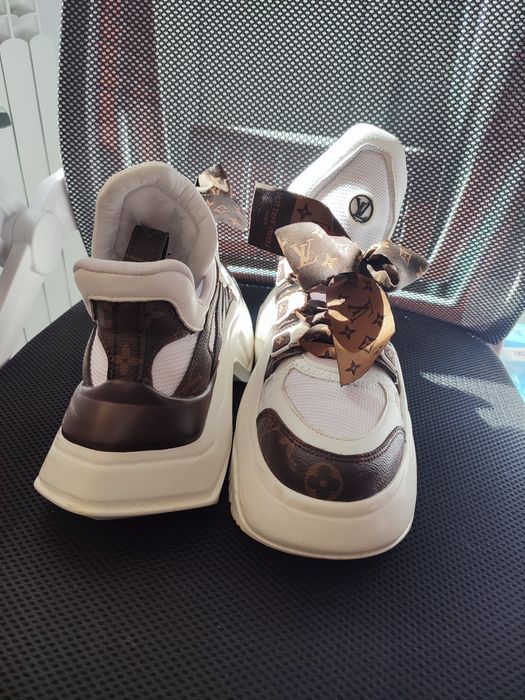 Adidași Louis Vuitton m 38