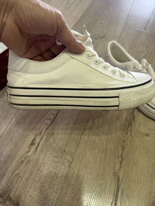 Продаются белые кеды, размер 38