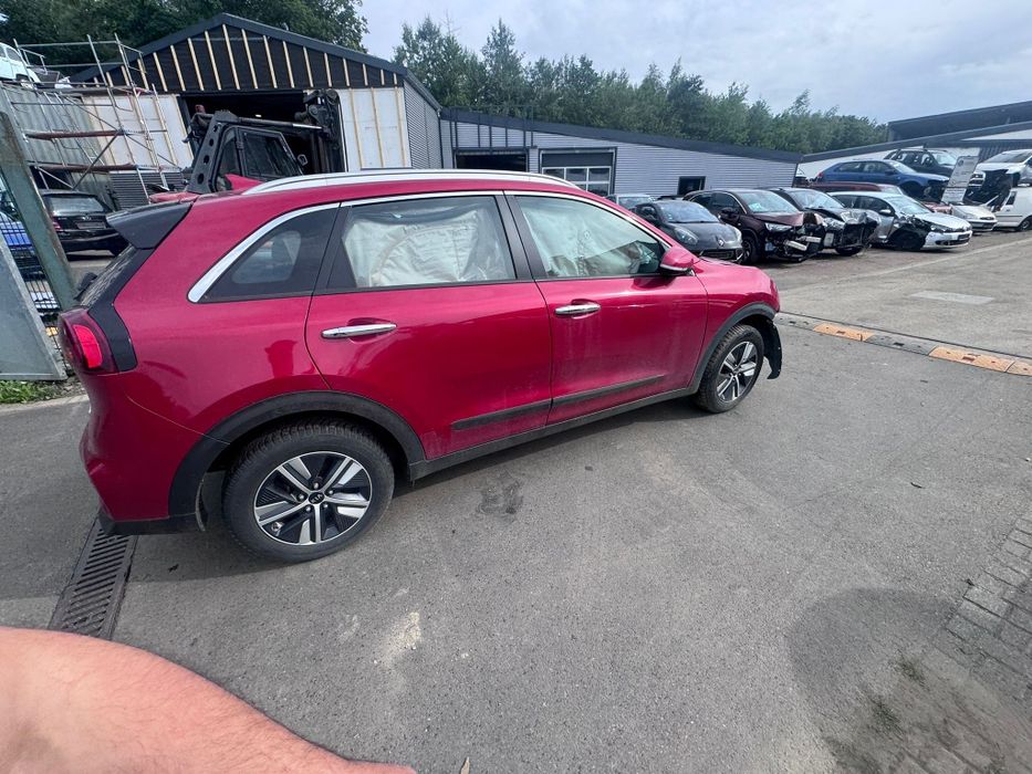 Kia Niro Hybrid 2019г 1.6 автомат,лята джанти на части ,КИА НИРО