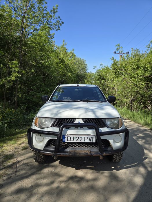Vând Mitsubishi l200