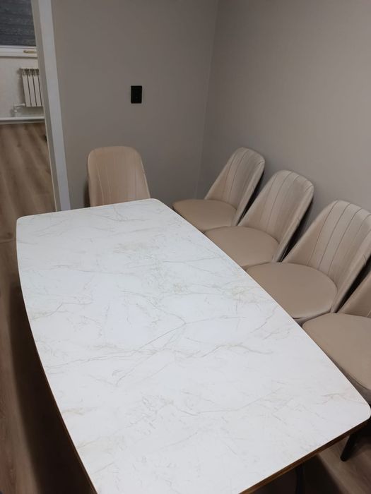 Продам новый кухонный стол