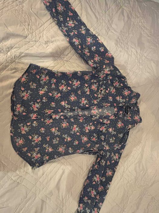 Цветна риза с красиви цветя