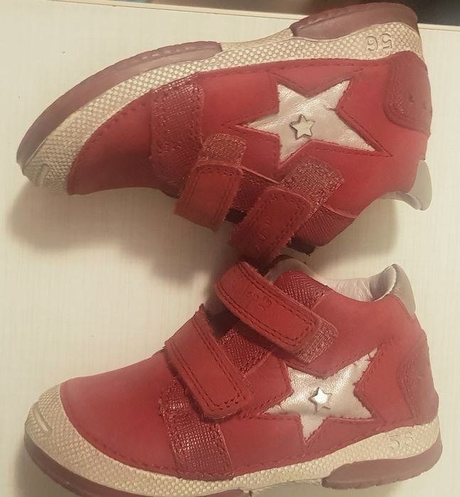 Ghetuțe tip adidași roșii