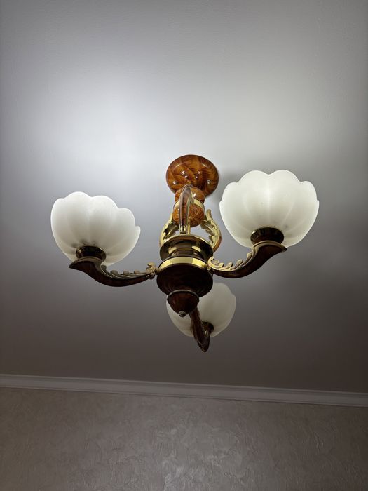 Продам люстру в хорошем состоянии