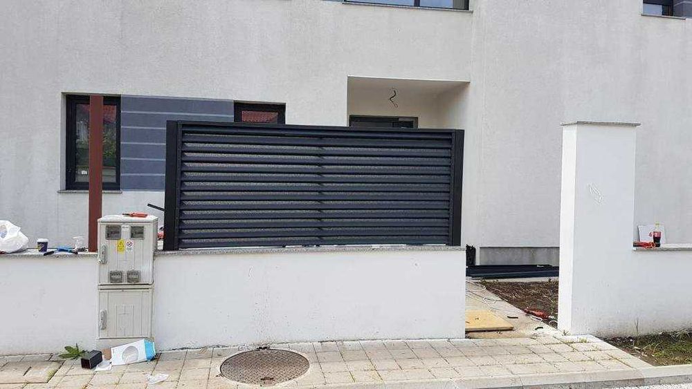 Garduri din panouri stil jaluzele, sipca metalica, tabla, plasa si BCA