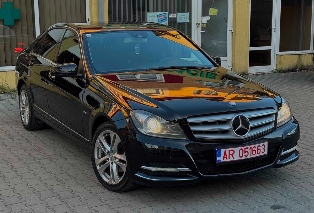 Mercedes-Benz C220 Avantgarde 170 CP 2012 Automată Distronic Plus