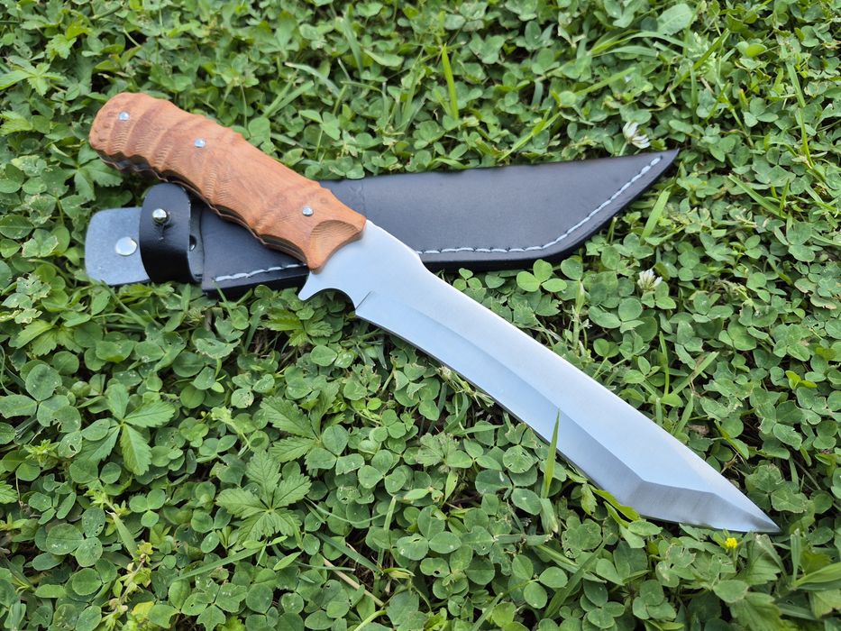 Голям ловен нож FOX в дървена подаръчна кутия