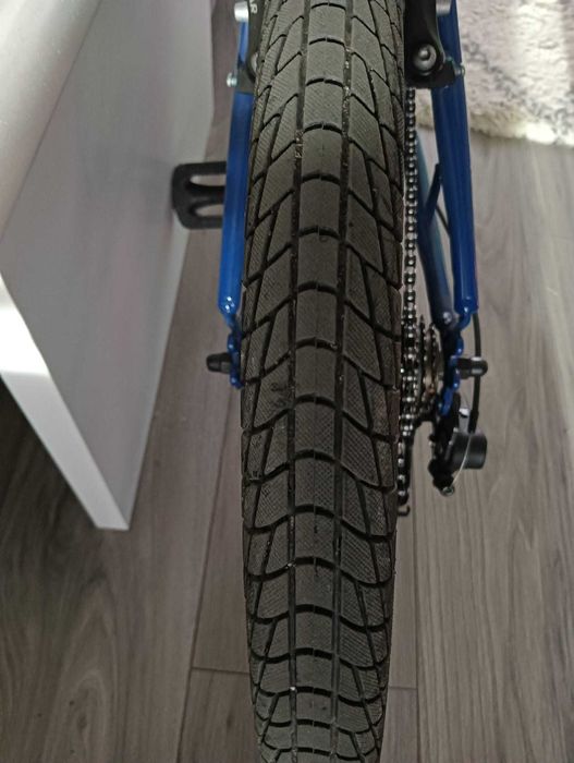 vand bicicleta pentru copii cu roti de 20 cumparata de noua si nefolosita