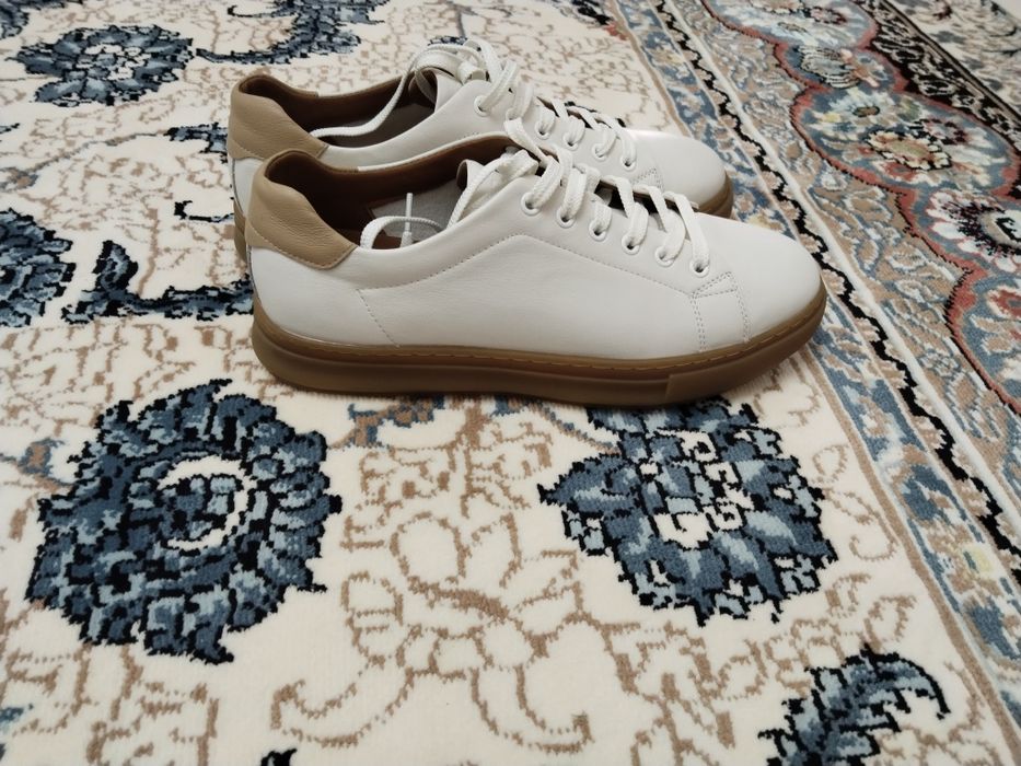 Кроссовки из натуральной кожи размер 42 43 натуральная кожа  .