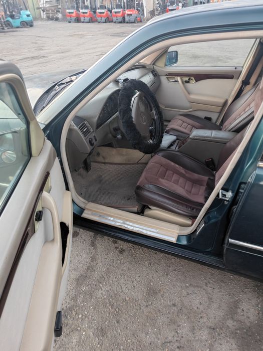 Мерседес w202 C220.