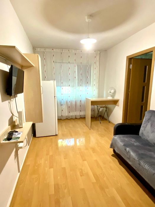Închiriez apartament cu 2 camere, parter