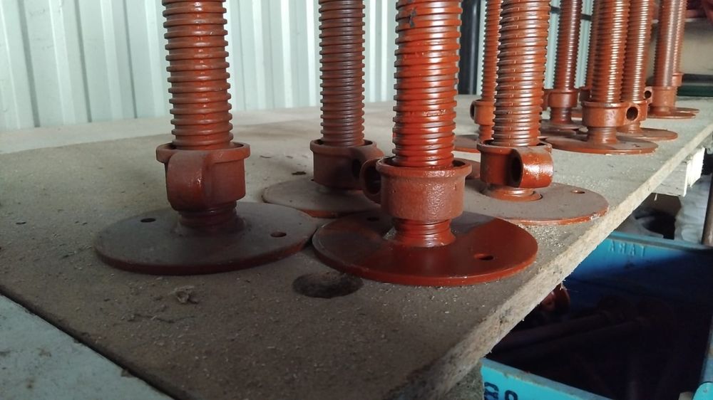 Picioare  reglabile  schela 34 ron