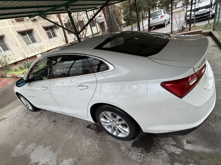 Chevrolet Malibu 2.5 AT • 2018 • белый жемчуг • 117 000 км