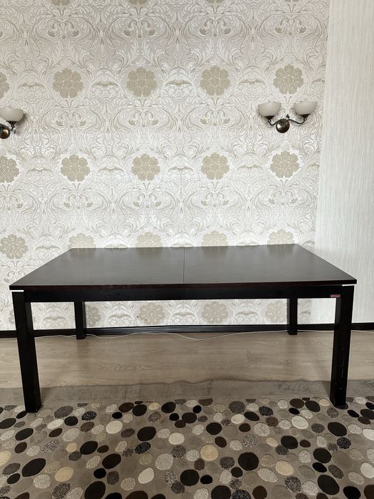 Стол в гостиную