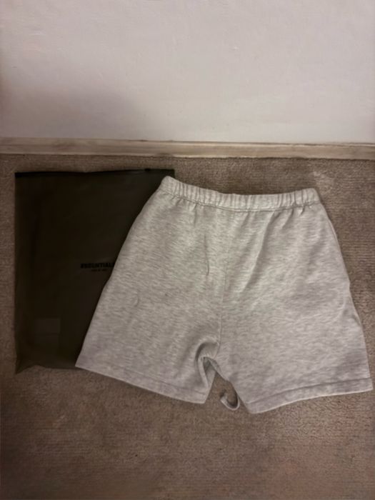 pantaloni essentials