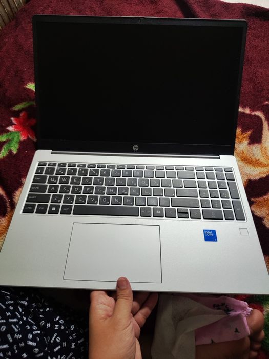 Noutbuk sotiladi HP yangı holatdagi