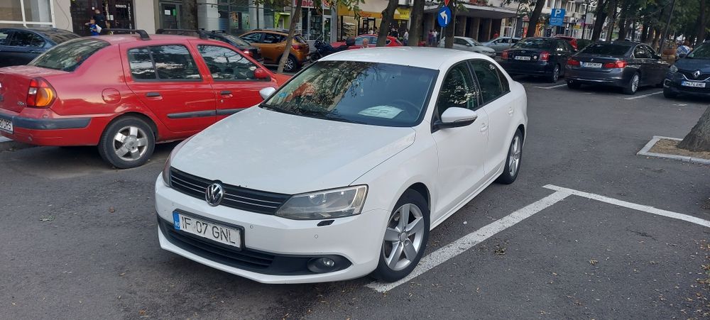 VOLKSWAGEN Jetta