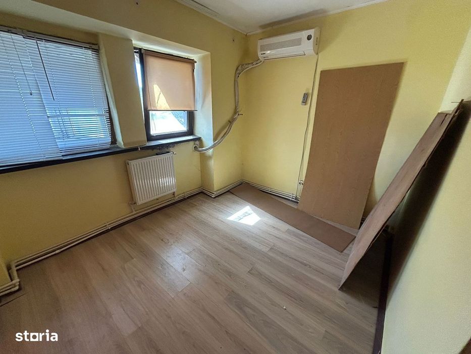 Gara-Bcr 3 Camere Decomandate 82 Mp.  2 Bai, 2 Balcoane, Etaj 2, Liber
