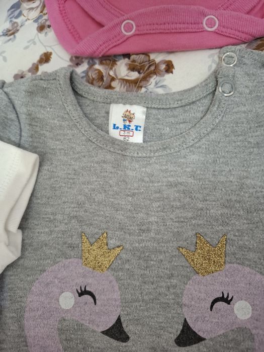 Продаются бодики от3 до 6 мес.