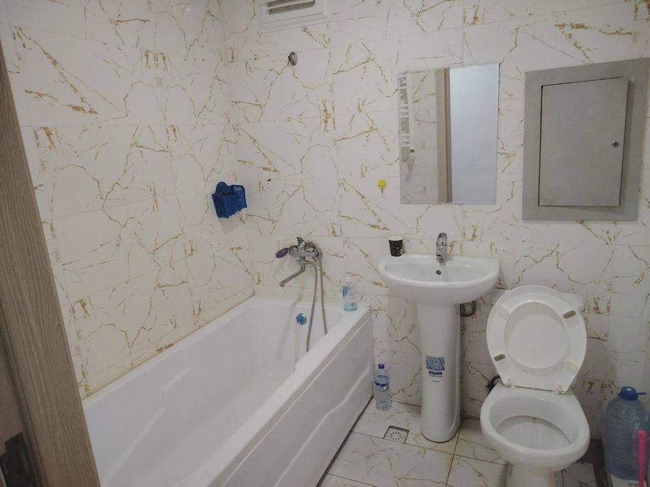 Сдается 2х комнатная квартира
С обстановкой 
В горде Алмалыке