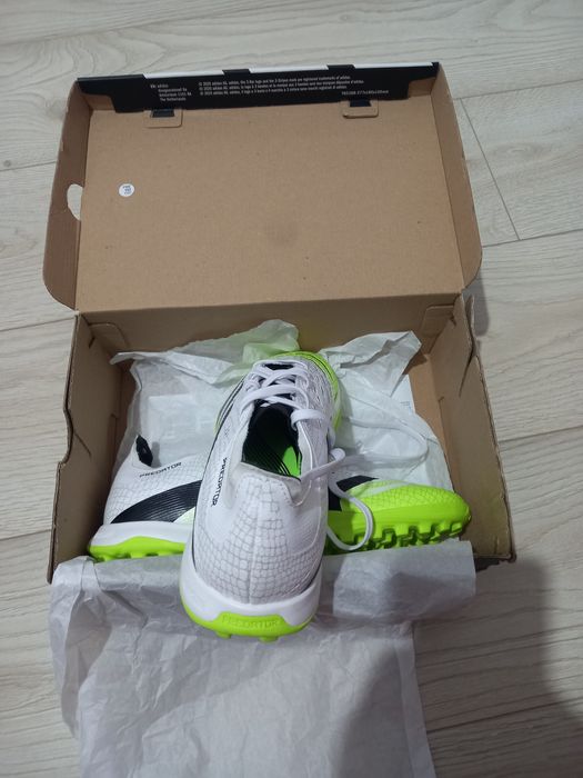Ghete de fotbal Adidas Predator NOI ,mărimea 40
