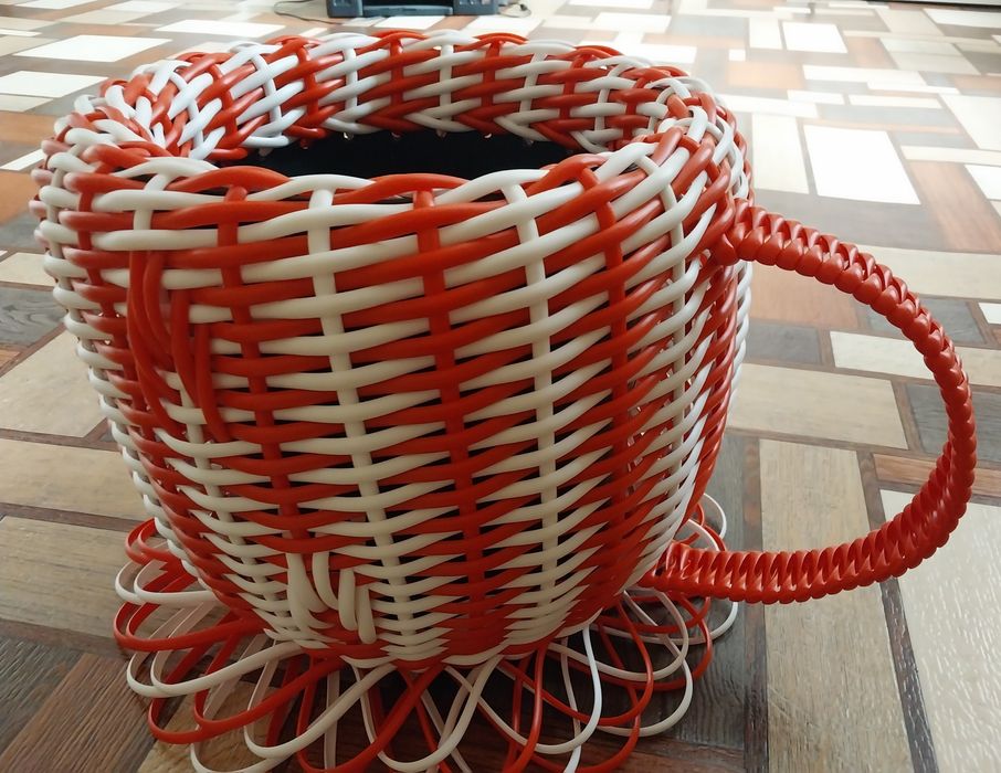 Плетённые кашпо.