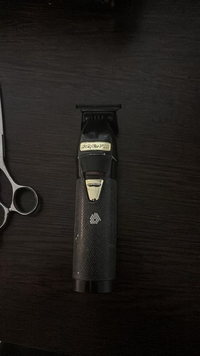 Vând/schimb trimmer babylis