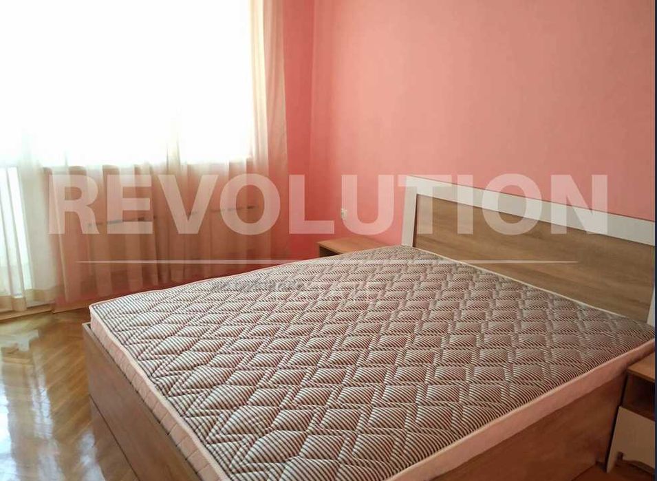 Четиристаен апартамент в сърцето на Варна