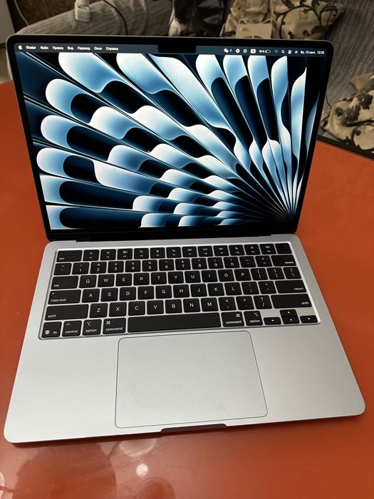 Macbook Air 13, M4 16/256. SkyBlue