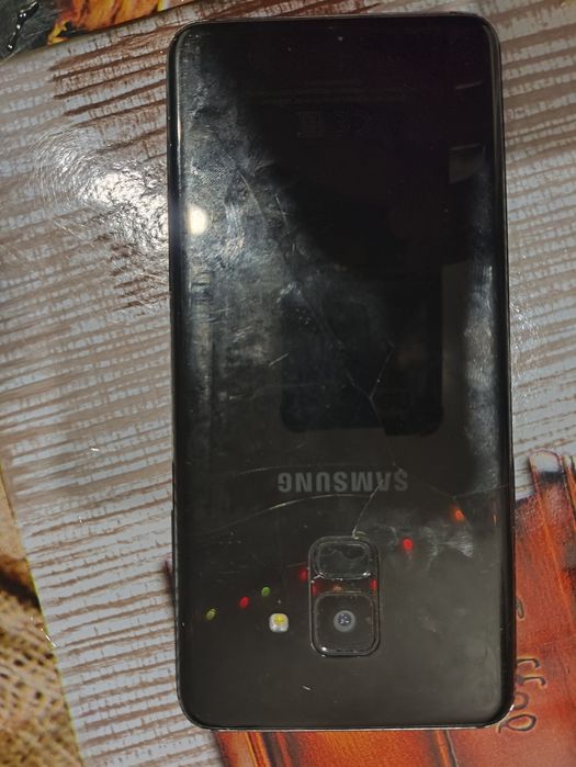 Продам Самсунг а8