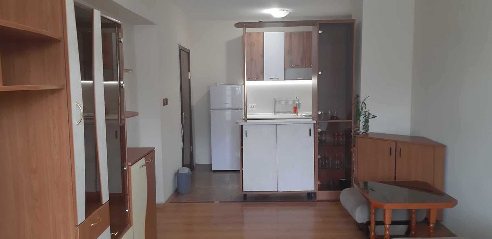 Дава се под наем Тристаен апартамент в Търговище, Център - 73 кв.м за 280.5 € - Снимка #2