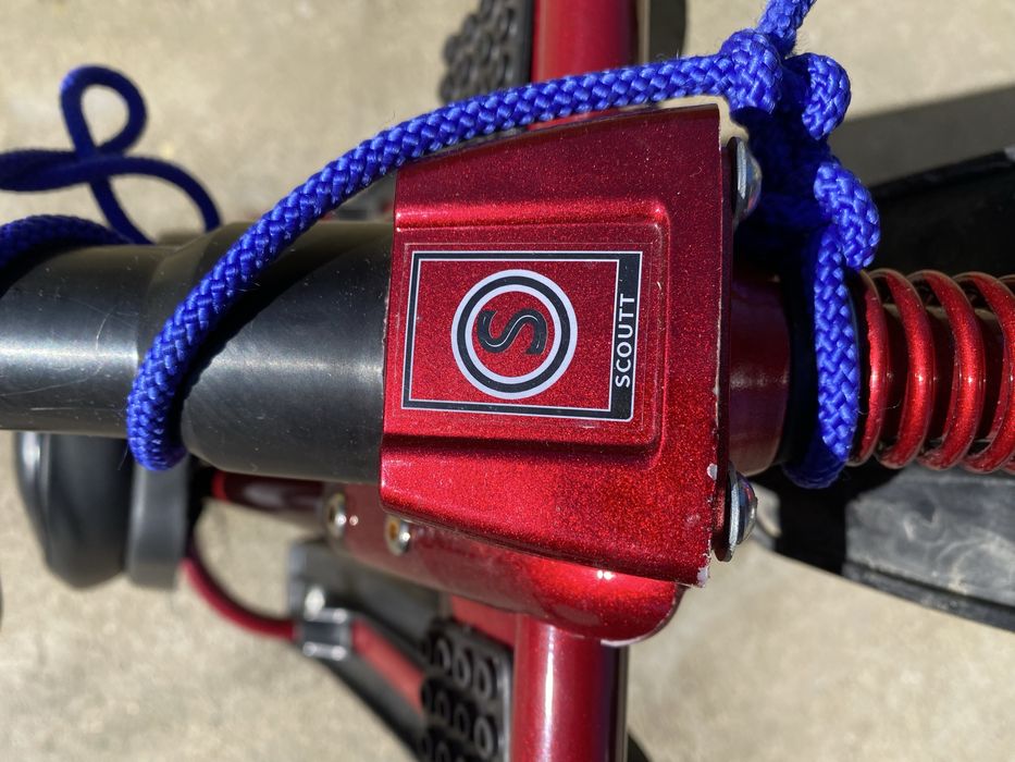 Шейна Чук и Гек Scoutt бяла и червена (сглобени)