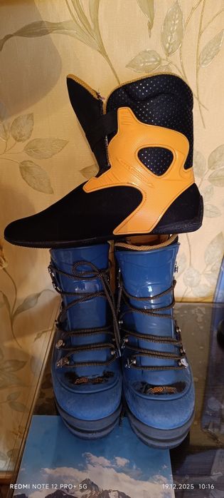 Спорт горные ботинки.